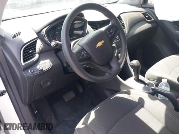 ✅ 2021 Chevrolet Trax LS • VIN: KL7CJKSB0MB319698 • Lot: 43034620. Listed on IAAI with 8,224 mi. Free auction sales archive from the USA and detailed vehicle history report at DreamBid. Image 20.