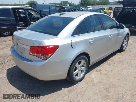 2016 Chevrolet Cruze LT z VIN 1G1PE5SB9G7140022, wystawiony jako IAAI lot #42803852 z przebiegiem 81 328 mil mil oraz . Historia ofert i sprzedaży dostępna na DreamBid. Obrazek 4.