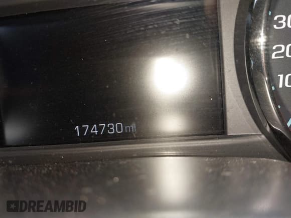 ✅ 2018 Chevrolet Silverado 1500 LT • VIN: 3GCPCREC6JG482791 • Lot: 43519455. Wystawiony na IAAI z przebiegiem 174 730 mil. Bezpłatny archiwum sprzedaży aukcyjnych z USA i szczegółowy raport historii pojazdu na DreamBid. Zdjęcie 14.