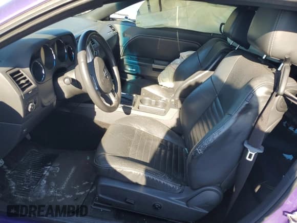 ✅ 2013 Dodge Challenger R/T Plus • VIN: 2C3CDYBTXDH681863 • Lot: 81717644. Wystawiony na Copart z przebiegiem 141 360 mil. Bezpłatny archiwum sprzedaży aukcyjnych z USA i szczegółowy raport historii pojazdu na DreamBid. Zdjęcie 7.