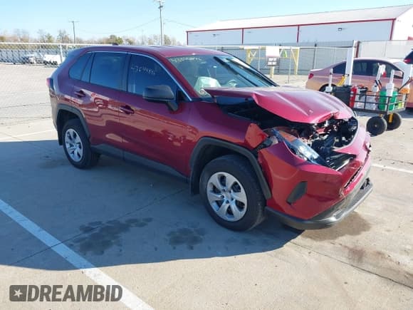 ✅ 2022 Toyota RAV4 LE • VIN: 2T3F1RFV0NW303748 • Лот: 43544846. Опубликован ранее на IAAI с пробегом 28 129 миль. Бесплатный доступ к архиву аукционных продаж из США и подробный отчёт об истории автомобиля на DreamBid. Изображение 1.