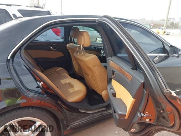 ✅ 2011 Mercedes-Benz E 350 Luxury • VIN: WDDHF8HB8BA411896 • Lot: 43484713. Wystawiony na IAAI z przebiegiem 219 809 mil. Bezpłatny archiwum sprzedaży aukcyjnych z USA i szczegółowy raport historii pojazdu na DreamBid. Zdjęcie 8.