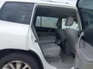 ✅ 2009 Toyota Highlander Limited • VIN: JTEEW44A292027003 • Лот: 42918690. Опубликован ранее на IAAI с пробегом 156 911 миль. Бесплатный доступ к архиву аукционных продаж из США и подробный отчёт об истории автомобиля на DreamBid. Изображение 8.