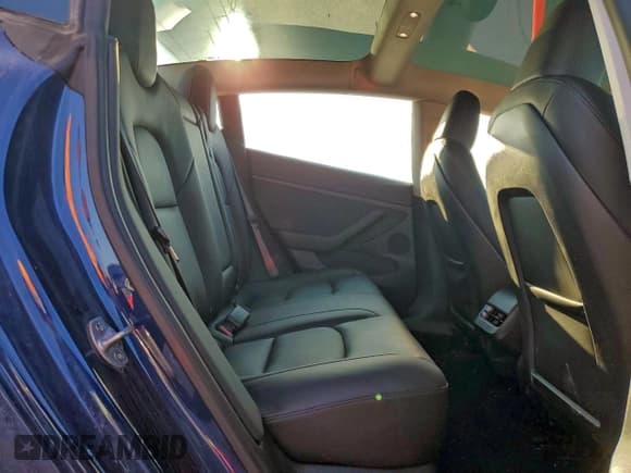 ✅ 2023 Tesla Model 3 • VIN: 5YJ3E1EA7PF694039 • Lot: 94599065. Wystawiony na Copart z przebiegiem 31 380 mil. Bezpłatny archiwum sprzedaży aukcyjnych z USA i szczegółowy raport historii pojazdu na DreamBid. Zdjęcie 10.