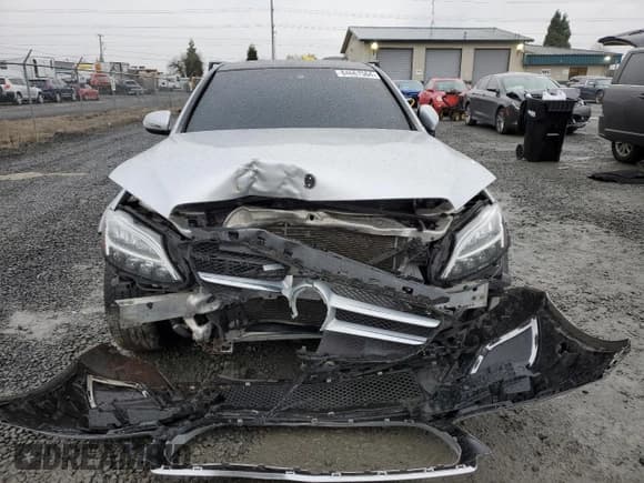 ✅ 2020 Mercedes-Benz C 300 • VIN: 55SWF8EB3LU327370 • Lot: 84667564. Wystawiony na Copart z przebiegiem 59 810 mil. Bezpłatny archiwum sprzedaży aukcyjnych z USA i szczegółowy raport historii pojazdu na DreamBid. Zdjęcie 5.