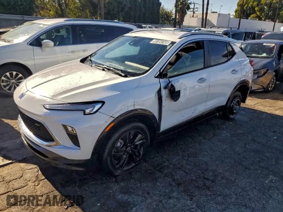 ✅ 2024 Buick Encore GX Sport Touring • VIN: KL4AMESL9RB114507 • Lot: 95154745. Wystawiony na Copart z przebiegiem 28 285 mil. Bezpłatny archiwum sprzedaży aukcyjnych z USA i szczegółowy raport historii pojazdu na DreamBid. Zdjęcie 1.