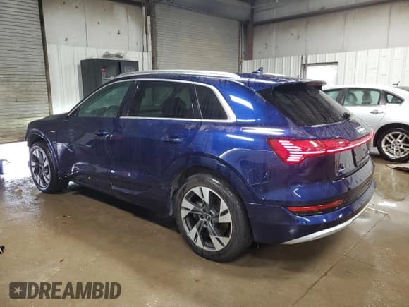 ✅ 2022 Audi e-tron Premium • VIN: WA1AAAGE2NB019647 • Lot: 92085805. Listed on Copart with 41,114 mi. Free auction sales archive from the USA and detailed vehicle history report at DreamBid. Image 2.