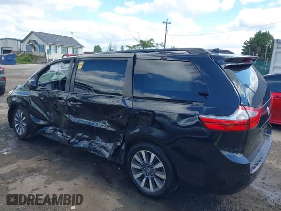 ✅ 2020 Toyota Sienna XLE • VIN: 5TDDZ3DC4LS232650 • Лот: 42332566. Опубликован ранее на IAAI с пробегом 141 971 миль. Бесплатный доступ к архиву аукционных продаж из США и подробный отчёт об истории автомобиля на DreamBid. Изображение 3.
