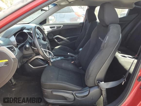 ✅ 2014 Hyundai Veloster • VIN: KMHTC6AD8EU184334 • Lot: 52919155. Wystawiony na Copart z przebiegiem 141 817 mil. Bezpłatny archiwum sprzedaży aukcyjnych z USA i szczegółowy raport historii pojazdu na DreamBid. Zdjęcie 7.