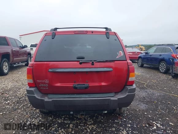 ✅ 2002 Jeep Grand Cherokee Laredo • VIN: 1J4GW48S82C316851 • Lot: 43260328. Listed on IAAI with 167,363 mi. Free auction sales archive from the USA and detailed vehicle history report at DreamBid. Image 17.