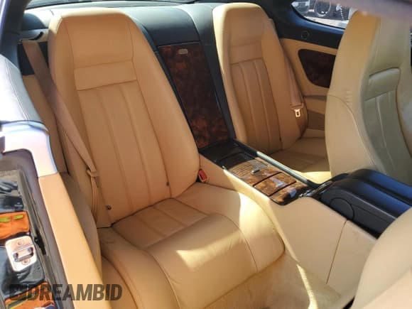 ✅ 2005 Bentley Continental GT GT • VIN: SCBCR63W75C025279 • Лот: 49957375. Опубликован ранее на Copart с пробегом 67 926 миль. Бесплатный доступ к архиву аукционных продаж из США и подробный отчёт об истории автомобиля на DreamBid. Изображение 10.