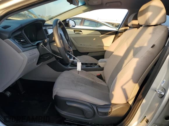 ✅ 2018 Hyundai Sonata SE • VIN: 5NPE24AF5JH705973 • Лот: 91629055. Опубликован ранее на Copart с пробегом 93 930 миль. Бесплатный доступ к архиву аукционных продаж из США и подробный отчёт об истории автомобиля на DreamBid. Изображение 7.