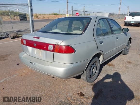 ✅ 1998 Nissan Sentra XE • VIN: 1N4AB41D3WC710739 • Lot: 42283426. Wystawiony na IAAI z przebiegiem 180 392 mil. Bezpłatny archiwum sprzedaży aukcyjnych z USA i szczegółowy raport historii pojazdu na DreamBid. Zdjęcie 4.