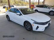 ✅ 2024 Kia K5 LXS • VIN: 5XXG14J26RG251748 • Lot: 43309690. Wystawiony na IAAI z przebiegiem 12 612 mil. Bezpłatny archiwum sprzedaży aukcyjnych z USA i szczegółowy raport historii pojazdu na DreamBid. Zdjęcie 1.