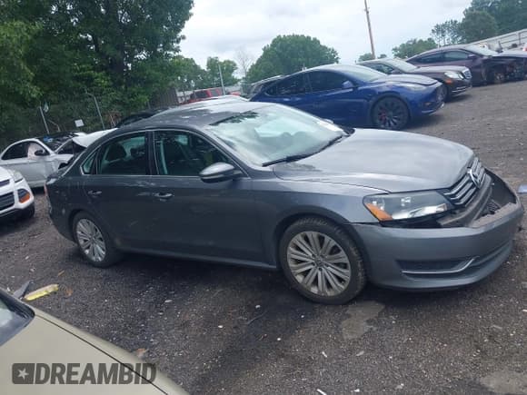 ✅ 2012 Volkswagen Passat SE • VIN: 1VWBP7A38CC102605 • Лот: 42400912. Опубликован ранее на IAAI с пробегом 193 549 миль. Бесплатный доступ к архиву аукционных продаж из США и подробный отчёт об истории автомобиля на DreamBid. Изображение 13.