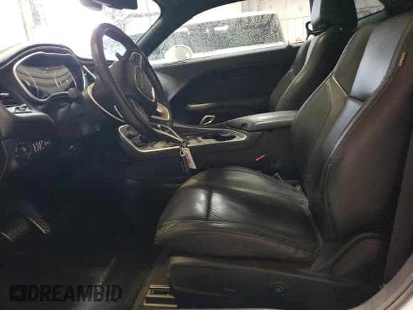 ✅ 2015 Dodge Challenger R/T Plus • VIN: 2C3CDZBT4FH744514 • Lot: 52112374. Wystawiony na Copart z przebiegiem 49 102 mil. Bezpłatny archiwum sprzedaży aukcyjnych z USA i szczegółowy raport historii pojazdu na DreamBid. Zdjęcie 7.