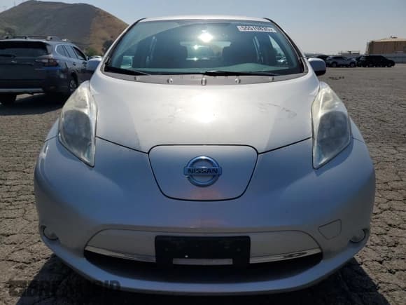 ✅ 2015 Nissan LEAF S • VIN: 1N4AZ0CP2FC303068 • Lot: 55519835. Listed on Copart with 93,618 mi. Free auction sales archive from the USA and detailed vehicle history report at DreamBid. Image 5.