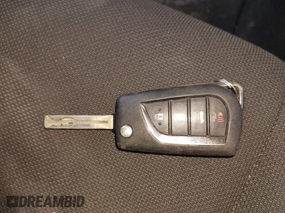 ✅ 2021 Toyota Corolla SE • VIN: 5YFS4MCE2MP075337 • Lot: 40846464. Wystawiony na IAAI z przebiegiem 49 404 mil. Bezpłatny archiwum sprzedaży aukcyjnych z USA i szczegółowy raport historii pojazdu na DreamBid. Zdjęcie 11.