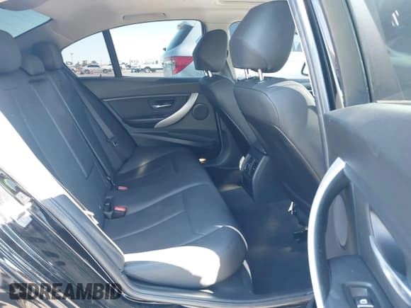 ✅ 2017 BMW 3 Series 320i xDrive • VIN: WBA8E5G39HNU45396 • Lot: 42696741. Listed on IAAI with 62,213 mi. Free auction sales archive from the USA and detailed vehicle history report at DreamBid. Image 8.