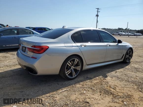 ✅ 2018 BMW 7 Series 750i • VIN: WBA7F0C5XJGM23968 • Лот: 71518115. Опубликован ранее на Copart с пробегом 64 569 миль. Бесплатный доступ к архиву аукционных продаж из США и подробный отчёт об истории автомобиля на DreamBid. Изображение 3.