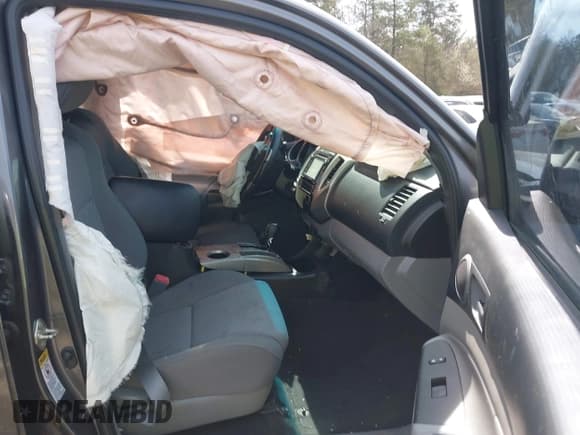 ✅ 2015 Toyota Tacoma • VIN: 5TFLU4EN9FX111322 • Lot: 41621064. Listed on IAAI with Not provided. Free auction sales archive from the USA and detailed vehicle history report at DreamBid. Image 5.