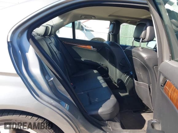 ✅ 2009 Mercedes-Benz C 300 Sport • VIN: WDDGF81X19F228354 • Lot: 43649294. Wystawiony na IAAI z przebiegiem 196 627 mil. Bezpłatny archiwum sprzedaży aukcyjnych z USA i szczegółowy raport historii pojazdu na DreamBid. Zdjęcie 8.