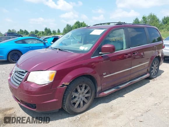 ✅ 2009 Chrysler Town & Country Touring • VIN: 2A8HR54X69R629397 • Lot: 42833939. Wystawiony na IAAI z przebiegiem 181 641 mil. Bezpłatny archiwum sprzedaży aukcyjnych z USA i szczegółowy raport historii pojazdu na DreamBid. Zdjęcie 18.