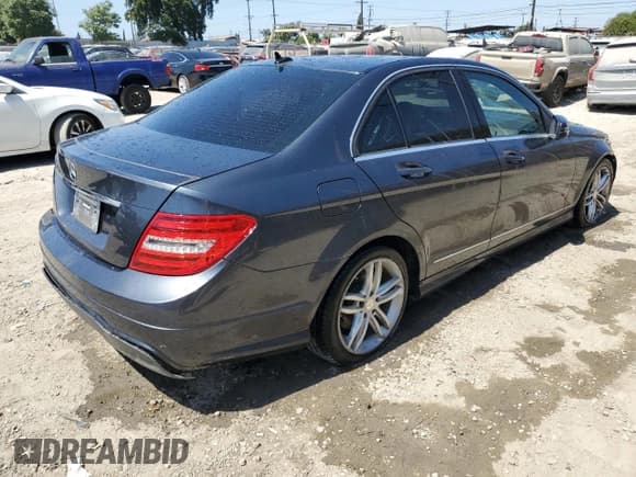 ✅ 2014 Mercedes-Benz C 250 Sport • VIN: WDDGF4HB2EA935747 • Lot: 80118755. Wystawiony na Copart z przebiegiem 154 023 mil. Bezpłatny archiwum sprzedaży aukcyjnych z USA i szczegółowy raport historii pojazdu na DreamBid. Zdjęcie 3.