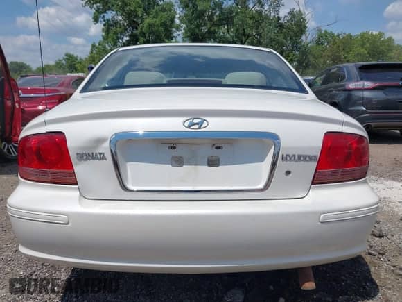2004 Hyundai Sonata with VIN KMHWF25HX4A991545, listed as a IAAI auction lot 42637357 with 132,665 mi miles and . Bid and sale history available at DreamBid. Image 16.