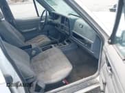 ✅ 1993 Jeep Cherokee • VIN: 1J4FT28PXPL560996 • Lot: 42526590. Listed on IAAI with 304,201 mi. Free auction sales archive from the USA and detailed vehicle history report at DreamBid. Image 5.