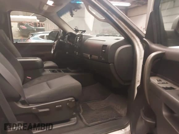 ✅ 2011 GMC Sierra 1500 SLE • VIN: 1GTR1VE01BZ205089 • Lot: 41711396. Wystawiony na IAAI z przebiegiem 299 823 mil. Bezpłatny archiwum sprzedaży aukcyjnych z USA i szczegółowy raport historii pojazdu na DreamBid. Zdjęcie 5.