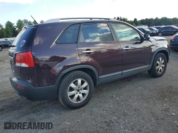 ✅ 2011 Kia Sorento LX • VIN: 5XYKT4A10BG089418 • Lot: 83985025. Wystawiony na Copart z przebiegiem 278 560 mil. Bezpłatny archiwum sprzedaży aukcyjnych z USA i szczegółowy raport historii pojazdu na DreamBid. Zdjęcie 3.