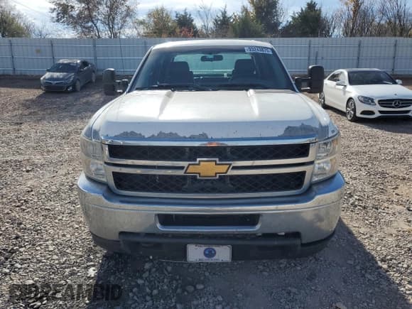 ✅ 2012 Chevrolet Silverado 2500HD Work Truck • VIN: 1GC1CVCG9CF172465 • Lot: 93243875. Wystawiony na Copart z przebiegiem 230 297 mil. Bezpłatny archiwum sprzedaży aukcyjnych z USA i szczegółowy raport historii pojazdu na DreamBid. Zdjęcie 5.