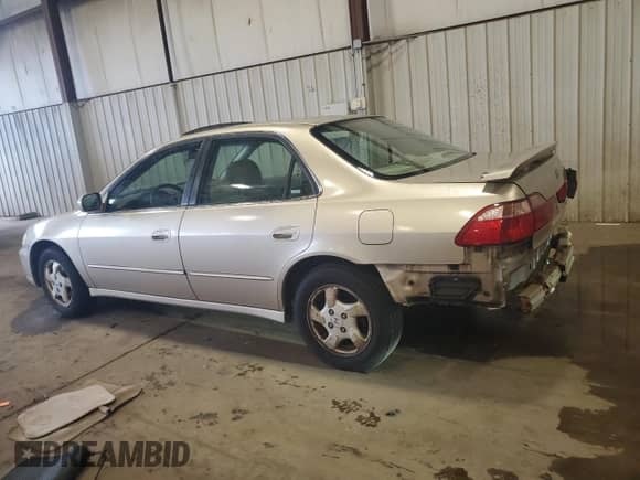 2000 Honda Accord EX с VIN JHMCG6672YC005564, выставлен на аукционе Copart как лот 64805685 с пробегом 210 267 миль миль и Списание • Salvage title. История ставок и продаж доступна на DreamBid. Изображение 2.