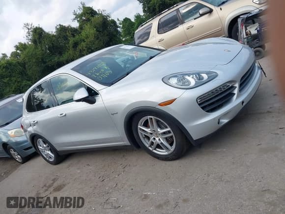 ✅ 2013 Porsche Cayenne S Hybrid • VIN: WP1AE2A29DLA15374 • Lot: 43171808. Wystawiony na IAAI z przebiegiem 127 109 mil. Bezpłatny archiwum sprzedaży aukcyjnych z USA i szczegółowy raport historii pojazdu na DreamBid. Zdjęcie 12.