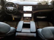 ✅ 2023 Jeep Grand Wagoneer Series II • VIN: 1C4SJSFP7PS556908 • Лот: 58543354. Опубликован ранее на Copart с пробегом 8 221 миль. Бесплатный доступ к архиву аукционных продаж из США и подробный отчёт об истории автомобиля на DreamBid. Изображение 8.