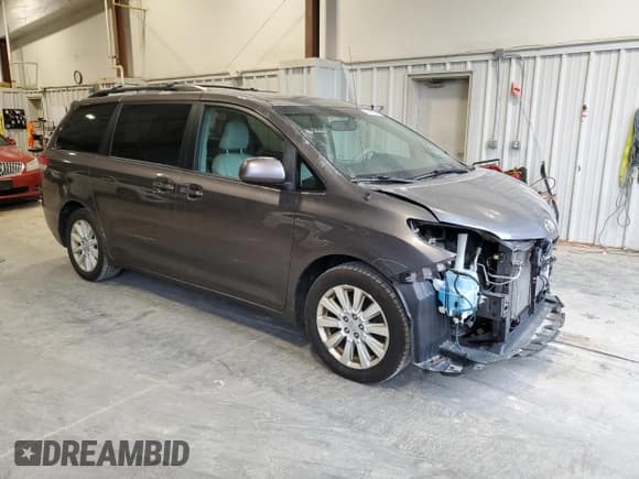 ✅ 2012 Toyota Sienna XLE • VIN: 5TDDK3DC7CS047951 • Lot: 85266065. Wystawiony na Copart z przebiegiem 294 982 mil. Bezpłatny archiwum sprzedaży aukcyjnych z USA i szczegółowy raport historii pojazdu na DreamBid. Zdjęcie 4.