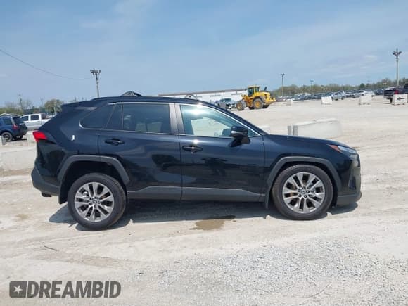 ✅ 2024 Toyota RAV4 XLE Premium • VIN: 2T3A1RFV5RW469473 • Lot: 42128579. Listed on IAAI with 2,351 mi. Free auction sales archive from the USA and detailed vehicle history report at DreamBid. Image 13.