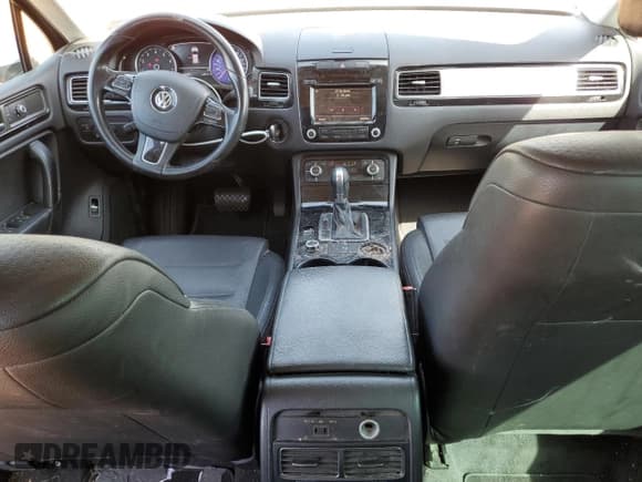 ✅ 2013 Volkswagen Touareg Exec • VIN: WVGEF9BP7DD008870 • Lot: 56552285. Listed on Copart with 234,609 mi. Free auction sales archive from the USA and detailed vehicle history report at DreamBid. Image 8.