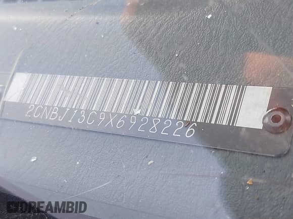 1999 Chevrolet Tracker z VIN 2CNBJ13C9X6928226, wystawiony jako IAAI lot #42824297 z przebiegiem 109 075 mil mil oraz . Historia ofert i sprzedaży dostępna na DreamBid. Obrazek 9.