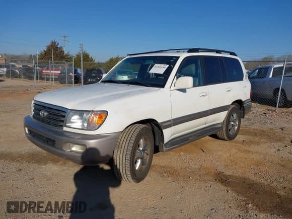 ✅ 2005 Toyota Land Cruiser • VIN: JTEHT05J952078683 • Лот: 41769150. Опубликован ранее на IAAI с пробегом 299 737 миль. Бесплатный доступ к архиву аукционных продаж из США и подробный отчёт об истории автомобиля на DreamBid. Изображение 2.