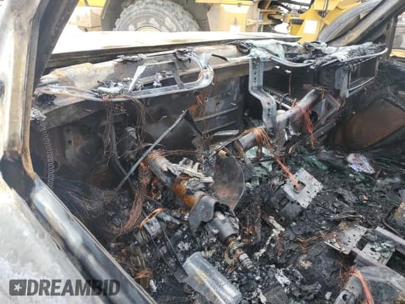 ✅ 2003 GMC Sierra 2500HD SLT • VIN: 1GTHK23133F100687 • Lot: 57801575. Listed on Copart with Not provided. Free auction sales archive from the USA and detailed vehicle history report at DreamBid. Image 9.