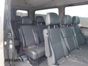 ✅ 2015 Mercedes-Benz Sprinter Passenger • VIN: WDZPE7DC1FP111850 • Lot: 41920037. Wystawiony na IAAI z przebiegiem 127 121 mil. Bezpłatny archiwum sprzedaży aukcyjnych z USA i szczegółowy raport historii pojazdu na DreamBid. Zdjęcie 8.