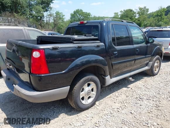 ✅ 2001 Ford Explorer Sport Trac • VIN: 1FMZU77EX1UA86462 • Lot: 42822624. Wystawiony na IAAI z przebiegiem 107 808 mil. Bezpłatny archiwum sprzedaży aukcyjnych z USA i szczegółowy raport historii pojazdu na DreamBid. Zdjęcie 4.