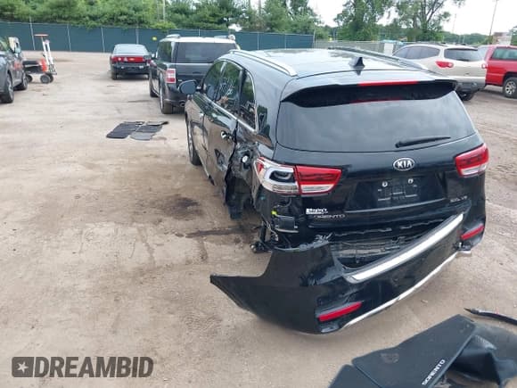 ✅ 2017 Kia Sorento SX • VIN: 5XYPKDA5XHG205034 • Lot: 42759186. Listed on IAAI with 134,732 mi. Free auction sales archive from the USA and detailed vehicle history report at DreamBid. Image 3.