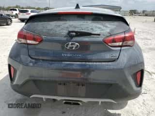 2019 Hyundai Veloster 2.0 z VIN KMHTG6AF4KU013159, wystawiony jako Copart lot #47731345 z przebiegiem Nie podano mil oraz Nie do naprawy • Non repairable. Historia ofert i sprzedaży dostępna na DreamBid. Obrazek 6.