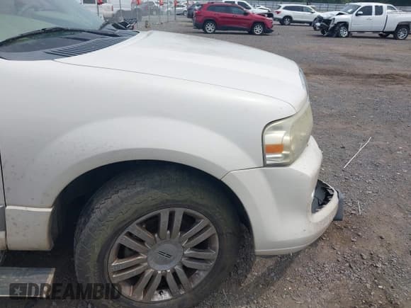 ✅ 2008 Lincoln Navigator • VIN: 5LMFU28538LJ20680 • Lot: 43121399. Wystawiony na IAAI z przebiegiem 226 634 mil. Bezpłatny archiwum sprzedaży aukcyjnych z USA i szczegółowy raport historii pojazdu na DreamBid. Zdjęcie 19.