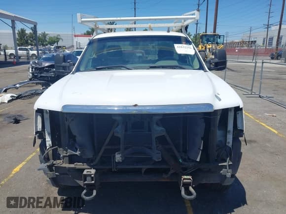 ✅ 2007 GMC Sierra 2500HD Work Truck • VIN: 1GDHC24K17E586069 • Lot: 42832256. Wystawiony na IAAI z przebiegiem 410 233 mil. Bezpłatny archiwum sprzedaży aukcyjnych z USA i szczegółowy raport historii pojazdu na DreamBid. Zdjęcie 6.