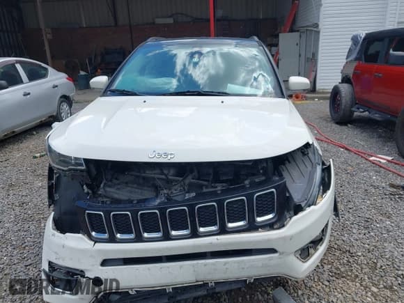 ✅ 2018 Jeep Compass Limited • VIN: 3C4NJCCB1JT188498 • Lot: 42717751. Listed on IAAI with 84,227 mi. Free auction sales archive from the USA and detailed vehicle history report at DreamBid. Image 12.