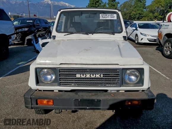 ✅ 1988 Suzuki Samurai • VIN: JS4JC51C2J4216375 • Lot: 93251155. Wystawiony na Copart z przebiegiem 47 665 mil. Bezpłatny archiwum sprzedaży aukcyjnych z USA i szczegółowy raport historii pojazdu na DreamBid. Zdjęcie 5.